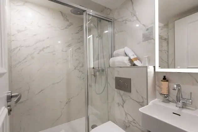 Basic Tek Büyük Yataklı Oda