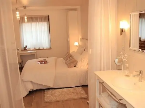 Tek Büyük Yataklı Oda, Banyolu/Duşlu, Bahçe Manzaralı (Accroche coeur)