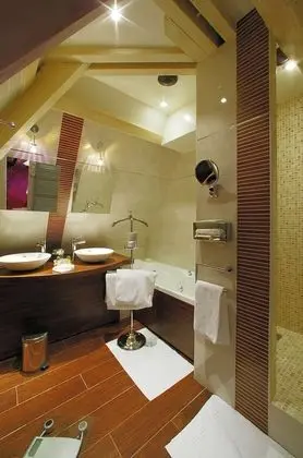 Superior Tek Büyük veya İki Ayrı Yataklı Oda, 1 Büyük (Queen) Boy Yatak, Avlu Manzaralı