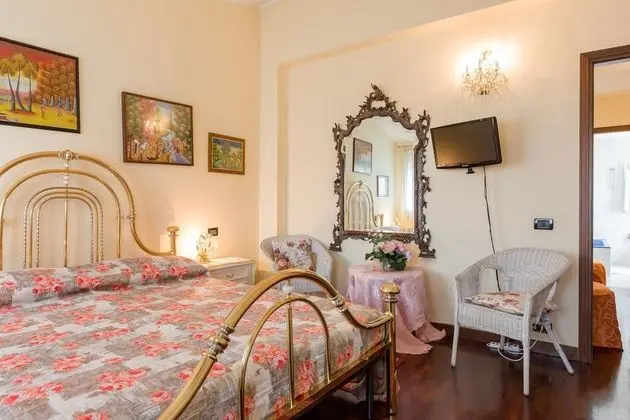 Dört Kişilik Oda, Bağlantılı Odalar, Bahçe Manzaralı