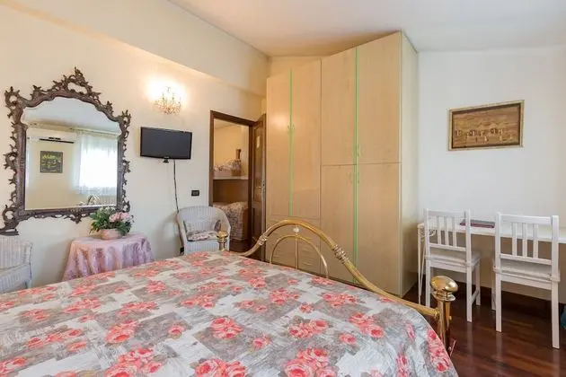 Dört Kişilik Oda, Bağlantılı Odalar, Bahçe Manzaralı