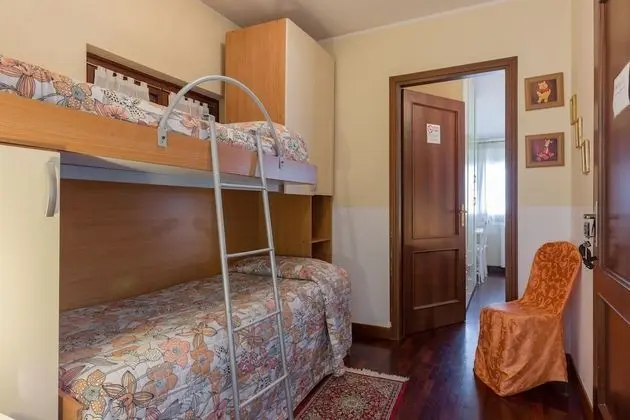 Dört Kişilik Oda, Bağlantılı Odalar, Bahçe Manzaralı