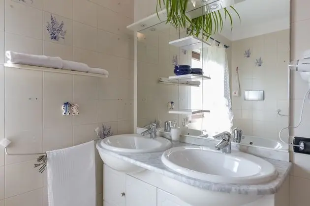 Dört Kişilik Oda, Bağlantılı Odalar, Bahçe Manzaralı