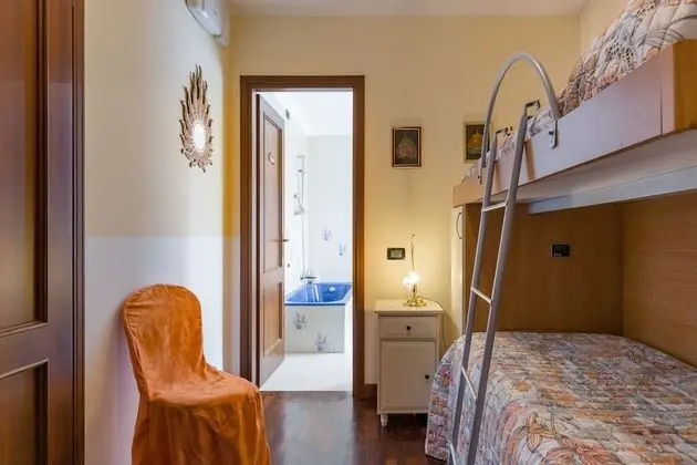 Dört Kişilik Oda, Bağlantılı Odalar, Bahçe Manzaralı