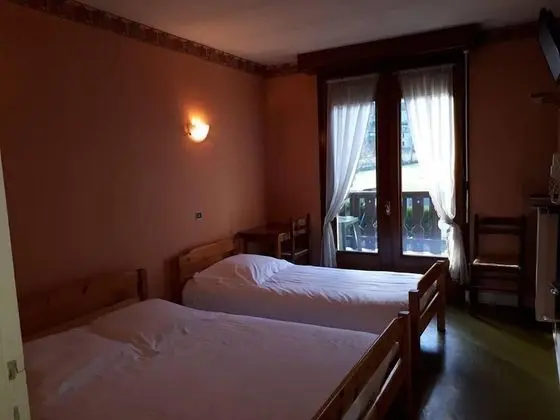 Üç Kişilik Oda, Birden Çok Yatak, Sigara İçilmez (2)