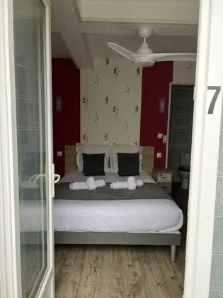 Classic Tek Büyük Yataklı Oda