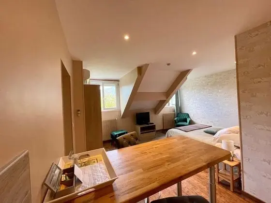 Stüdyo, Banyolu/Duşlu (L'Abbaye)