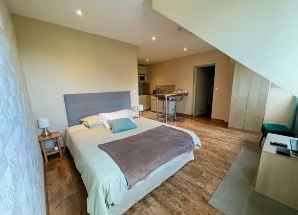 Stüdyo, Banyolu/Duşlu (L'Abbaye)