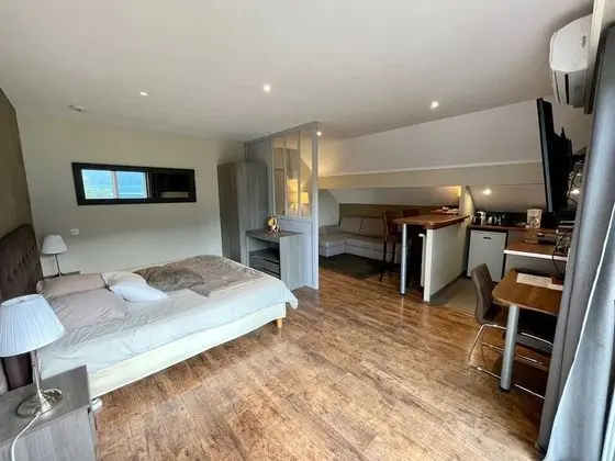 Stüdyo, Banyolu/Duşlu (Le Grand Lac)