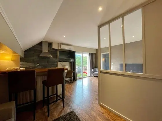 Stüdyo, Banyolu/Duşlu (Le Grand Lac)