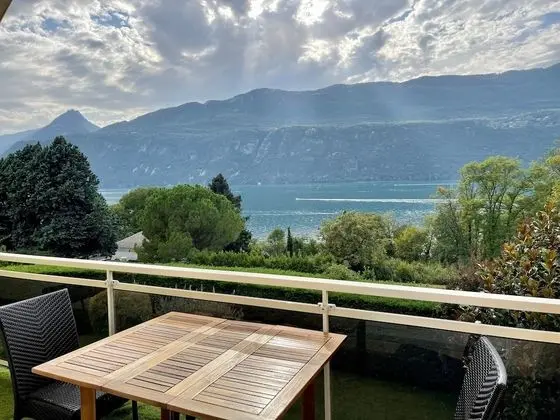 Stüdyo, Banyolu/Duşlu (Le Grand Lac)