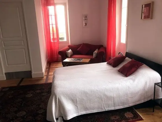 Deluxe Tek Büyük Yataklı Oda, Banyolu/Duşlu, Bahçe Manzaralı (The ROBIN)