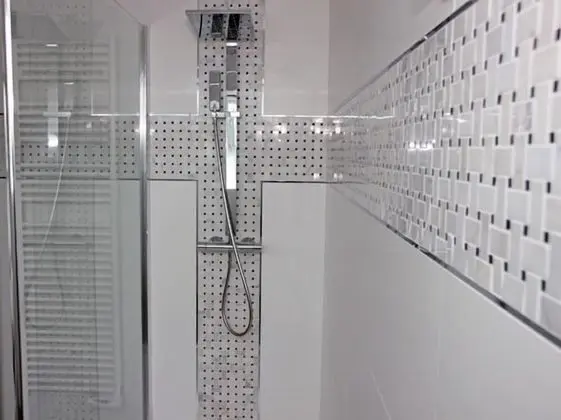 Deluxe Tek Büyük Yataklı Oda, Banyolu/Duşlu (Au 1er Etage)
