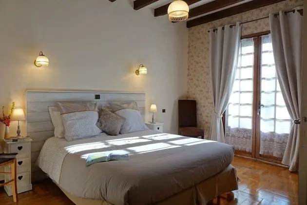 Tek Büyük Yataklı Oda (Romance)