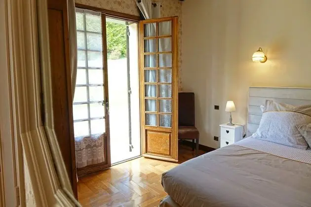 Tek Büyük Yataklı Oda (Romance)