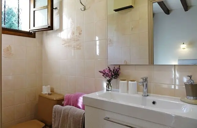 Tek Büyük Yataklı Oda (Romance)