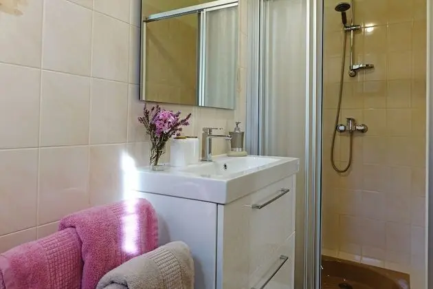 Tek Büyük Yataklı Oda (Romance)