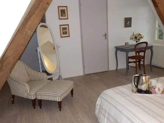 Tek Büyük Yataklı Oda, Bahçe Manzaralı (Chambre Priscille)