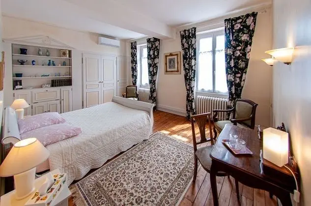 Tek Büyük Yataklı Oda (Versailles)