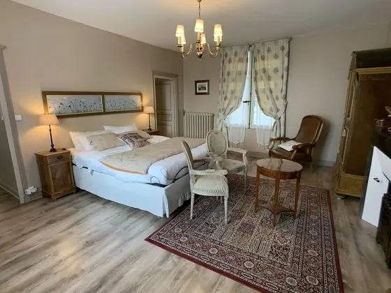 City Tek Büyük Yataklı Oda