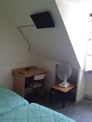 İki Ayrı Yataklı Oda, Ortak Banyo