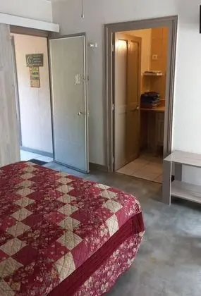 Classic Tek Büyük Yataklı Oda, Özel Banyo (2ème étage)