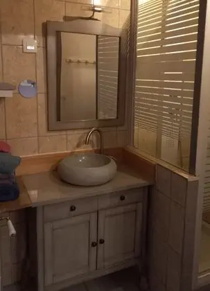 Classic Tek Büyük Yataklı Oda, Özel Banyo (2ème étage)