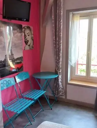 Standard Tek Büyük Yataklı Oda, Özel Banyo, Şehir Manzaralı (2éme étage)