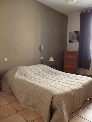 Büyük Yataklı Tek Kişilik Oda