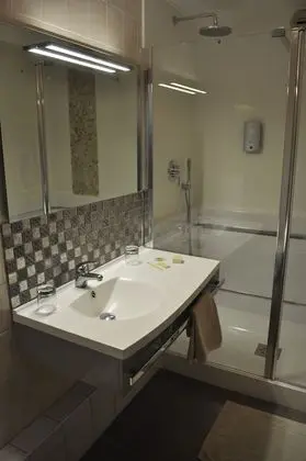 Üç Kişilik Oda