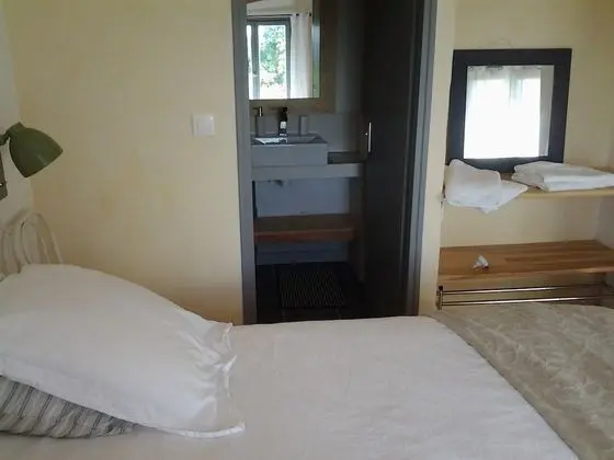 Dört Kişilik Oda, Sigara İçilmez, Özel Banyo