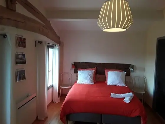 Dört Kişilik Oda, Sigara İçilmez, Özel Banyo