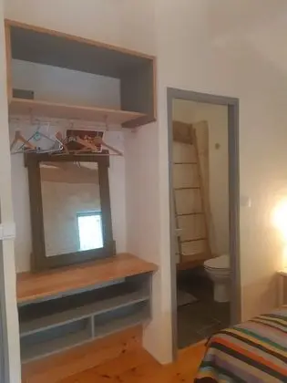 Dört Kişilik Oda, Sigara İçilmez, Özel Banyo