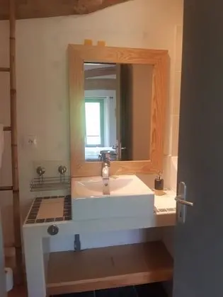Dört Kişilik Oda, Sigara İçilmez, Özel Banyo