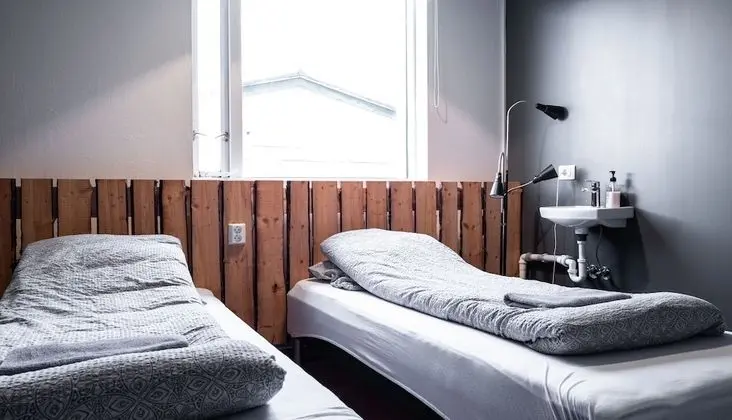Standard Tek Büyük veya İki Ayrı Yataklı Oda, Ortak Banyo (2)