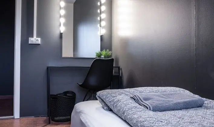 Tek Büyük veya İki Ayrı Yataklı Oda, Ortak Banyo (3)
