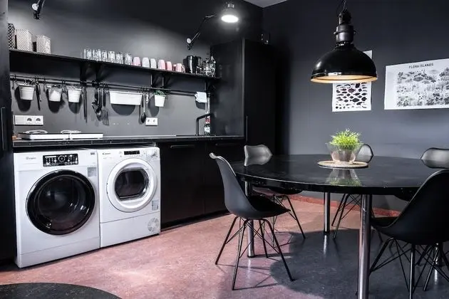 Tek Büyük veya İki Ayrı Yataklı Oda, Ortak Banyo (3)