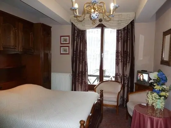 Tek Kişilik Oda, Nehir Manzaralı (Semois view)