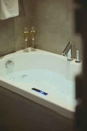 Deluxe Tek Büyük Yataklı Oda, Küvet