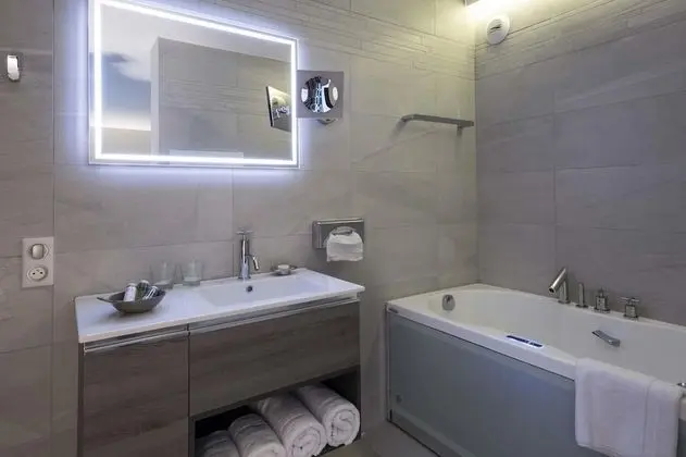 Deluxe Tek Büyük Yataklı Oda, Küvet