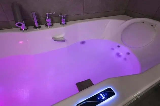 Deluxe Tek Büyük Yataklı Oda, Küvet