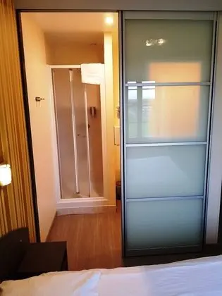Standard Tek Büyük Yataklı Oda (with Shower)