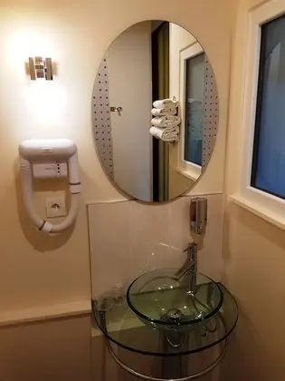 Standard Tek Büyük Yataklı Oda (with Shower)