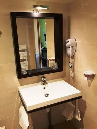 Standard Tek Büyük Yataklı Oda (with Shower)