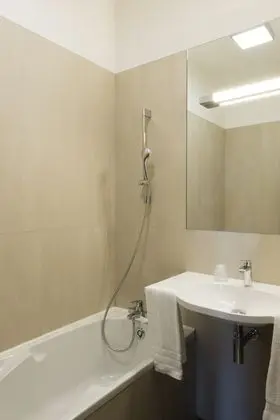Tek Büyük veya İki Ayrı Yataklı Oda
