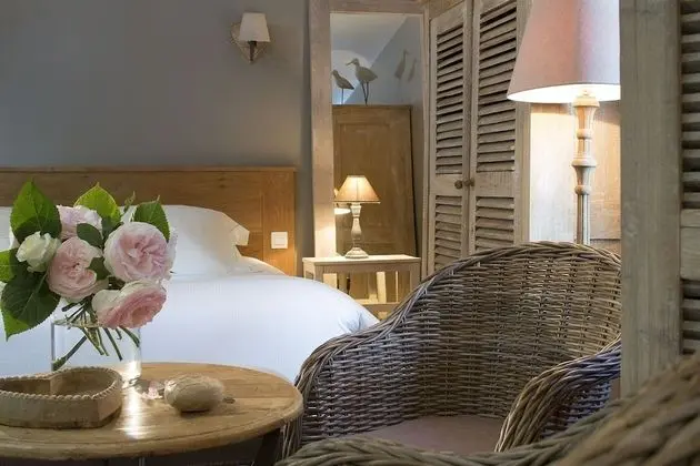 Tek Büyük veya İki Ayrı Yataklı Oda, Avlu Manzaralı