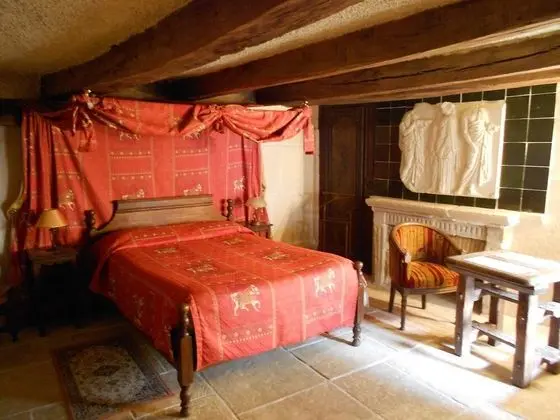 Tek Büyük Yataklı Oda (Louise Michel)