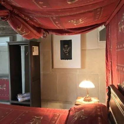 Tek Büyük Yataklı Oda (Louise Michel)