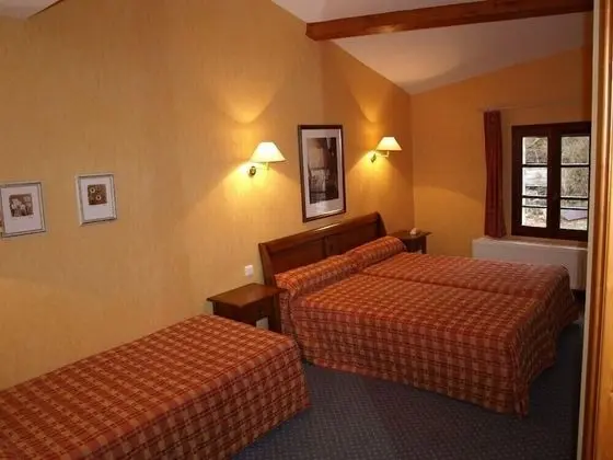 Superior Üç Kişilik Oda, 3 Tek Kişilik Yatak