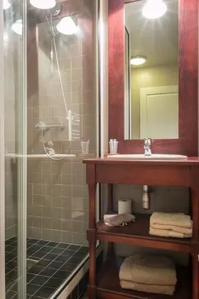 Tek Büyük Yataklı Oda (2)